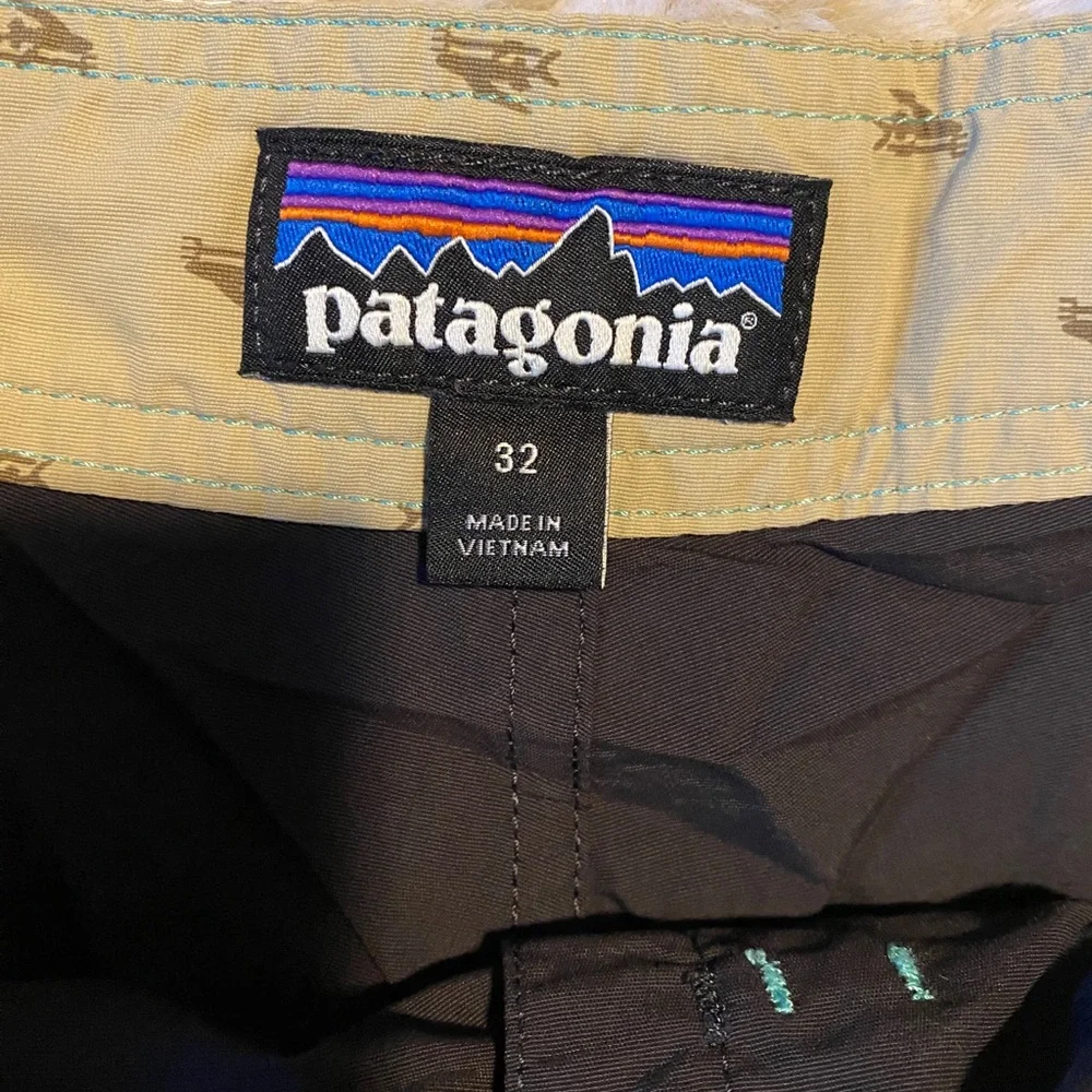 Patagonia M’s Patch Pocket Wavefarer Board Shorts Size 32